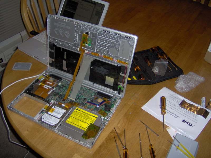 Aluminum Powerbook, Opened!